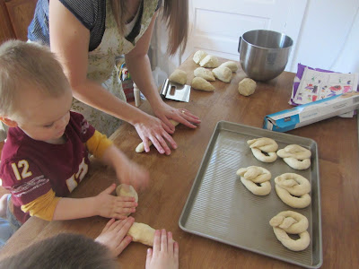 Lunchtime Soft Pretzels {The Unlikely Homeschool}