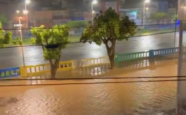 Forte chuva alaga Ruas, lojas e casas são invadidas na cidade de Jacobina