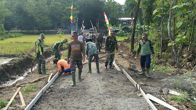 Ungkapan Terimakasih Warga Atas Pembangunan Rabat Beton Di Desanya