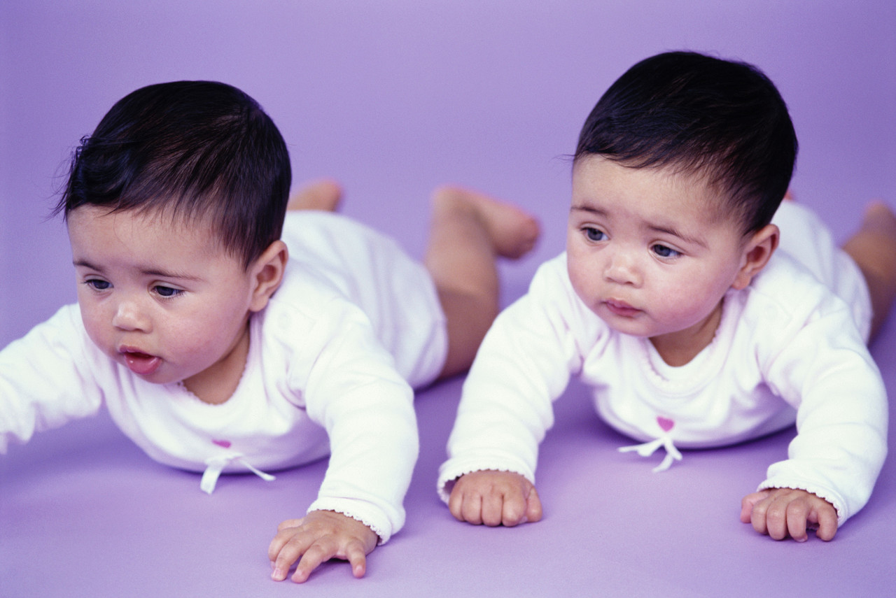 Foto Bayi Kembar Unyu Unyu Bangetz Si Gambar