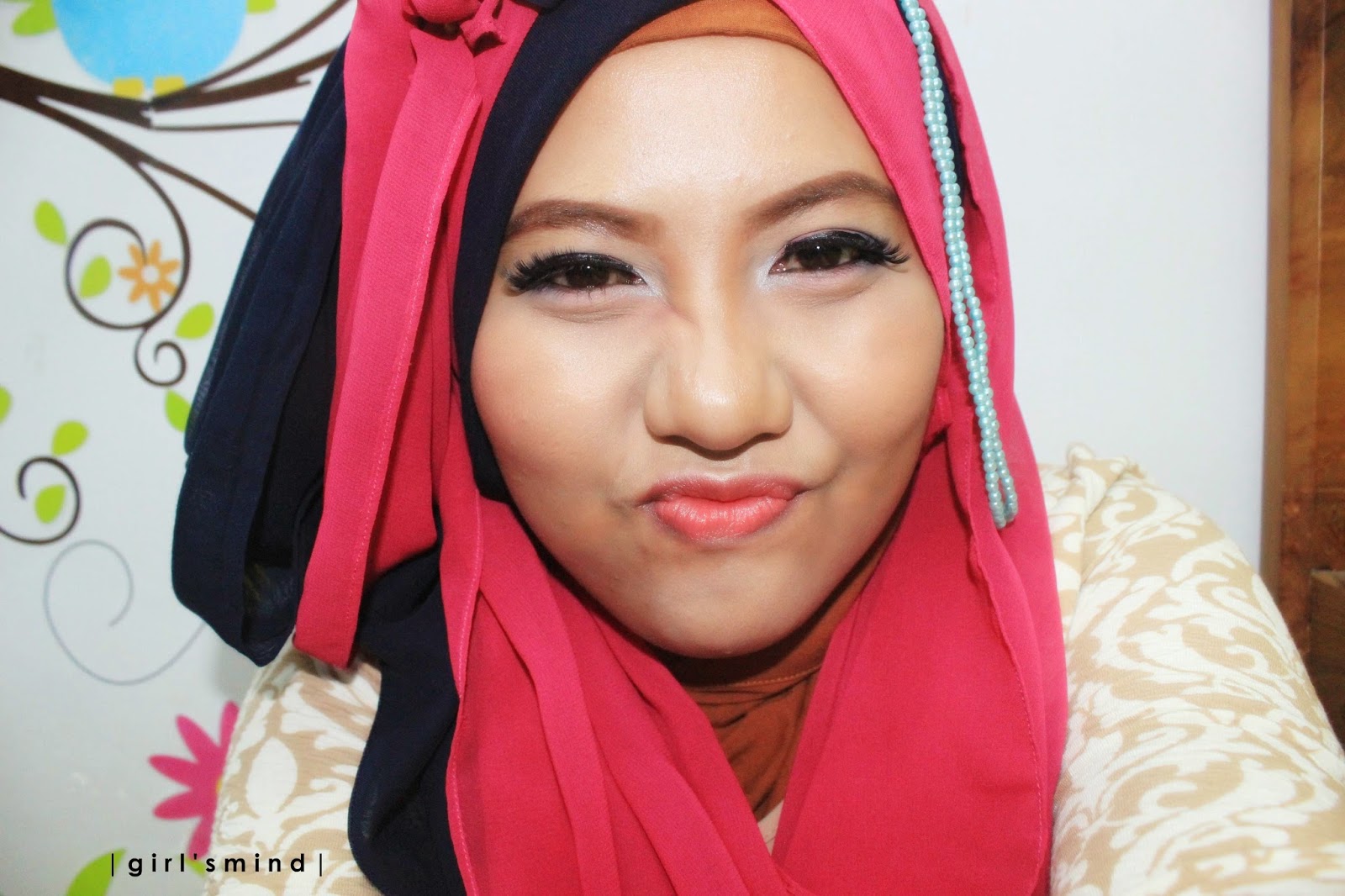 Girl's Mind: Tutorial : Makeup & Hijab Wisuda