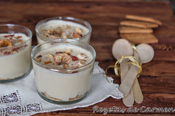 Vasitos de mousse de plátano y caramelo