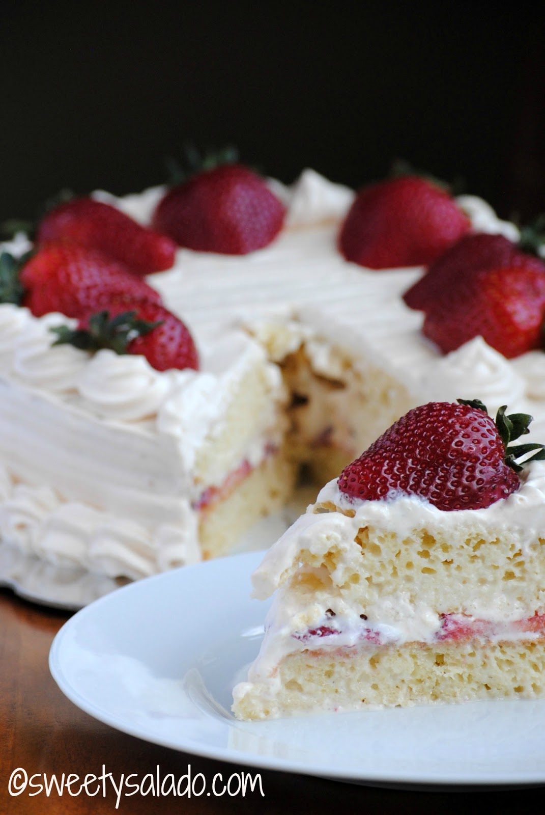 Torta De Tres Leches Con Crema Chantilly De Arequipe Sweet Y Salado