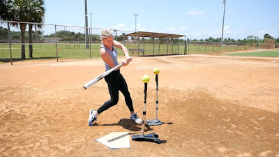 Latihan Teknik Dasar Memukul Dalam Permainan Softball [image by blog.tannertees.com]