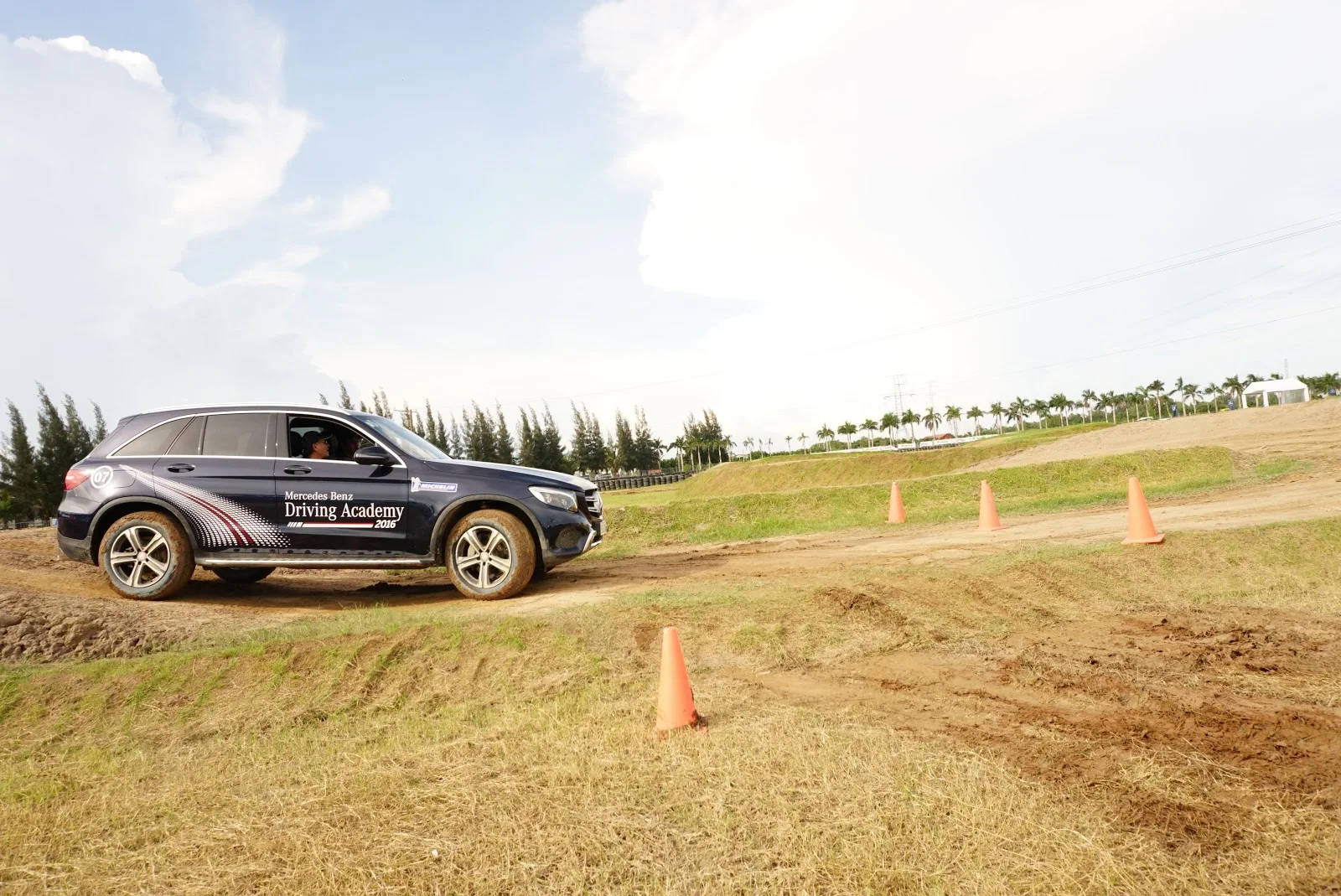 Trổ tài offroad 'nhẹ' cùng các dòng SUV của Mercedes Benz