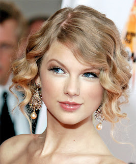 Taylor Swift Long Hairstyle