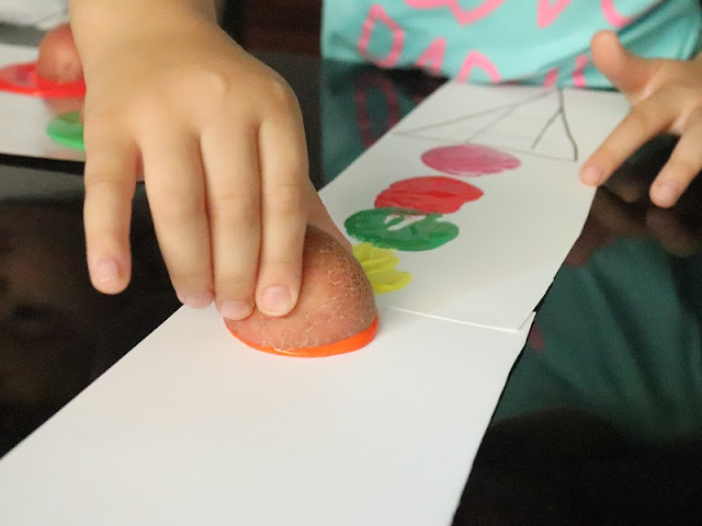 peinture-avec-pommes-de-terre-maternelle