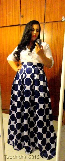 Look: polka dots skirt and white shirt