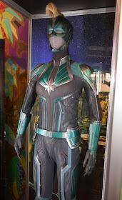 Brie Larson Captain Marvel Vers Starforce costume