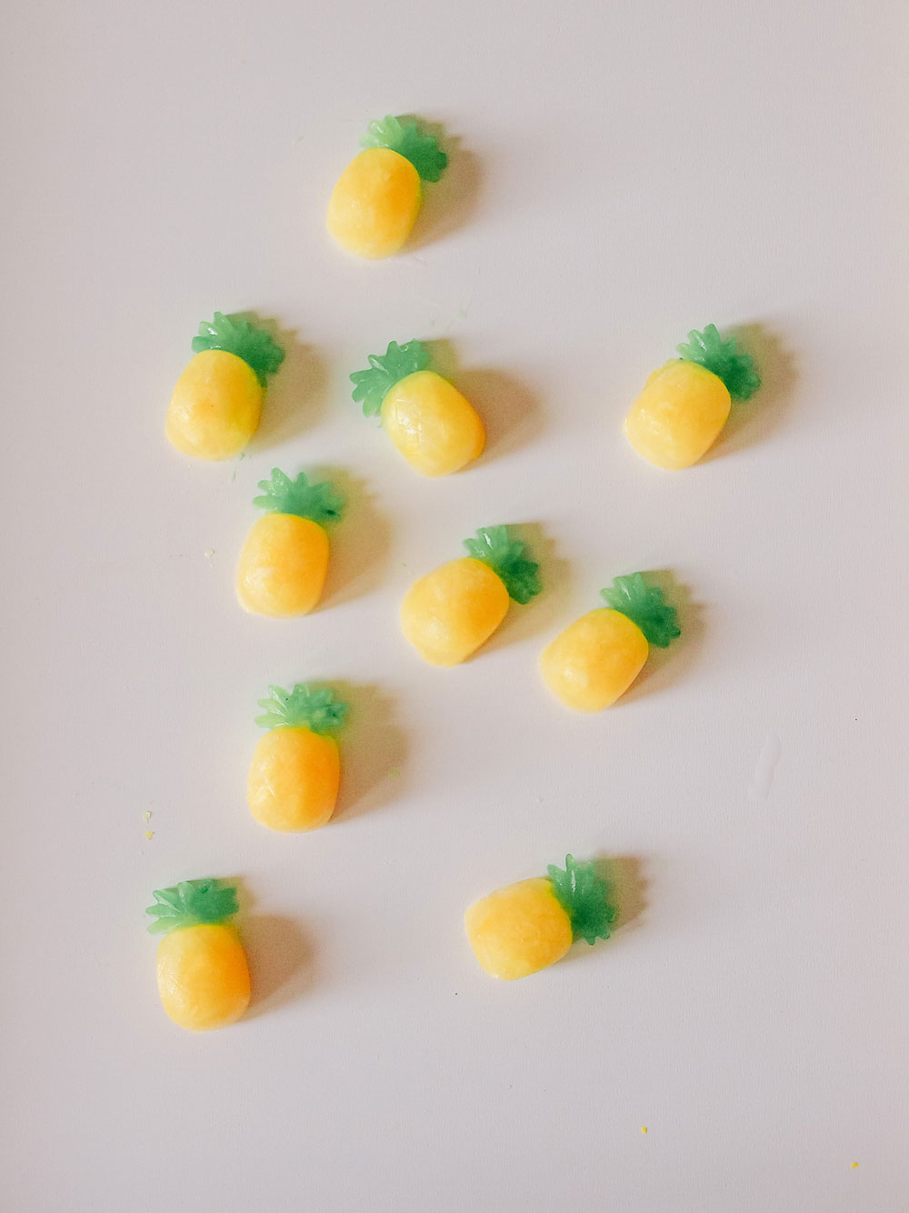 How to Make Pineapple Popsicle Bites - tingandthings.com