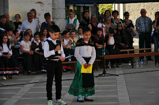 progetto Ballo Sardo-  Alcune foto dello spettacolo Ballus e Cantus in Piazza Marconi a San Gavino - scuola primaria di via Fermi