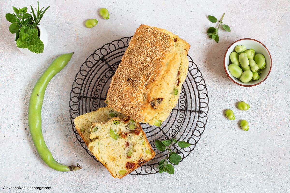 Cake con fave, pomodori secchi e ricotta salata