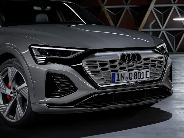 Audi apresenta novo logo de quatro anéis estreando no Q8 e-tron