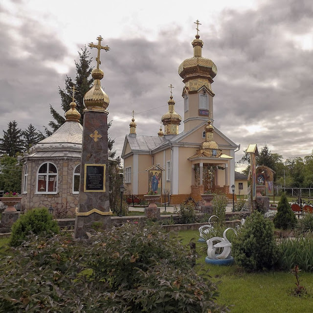 Церковь в молдавском селе Столничень