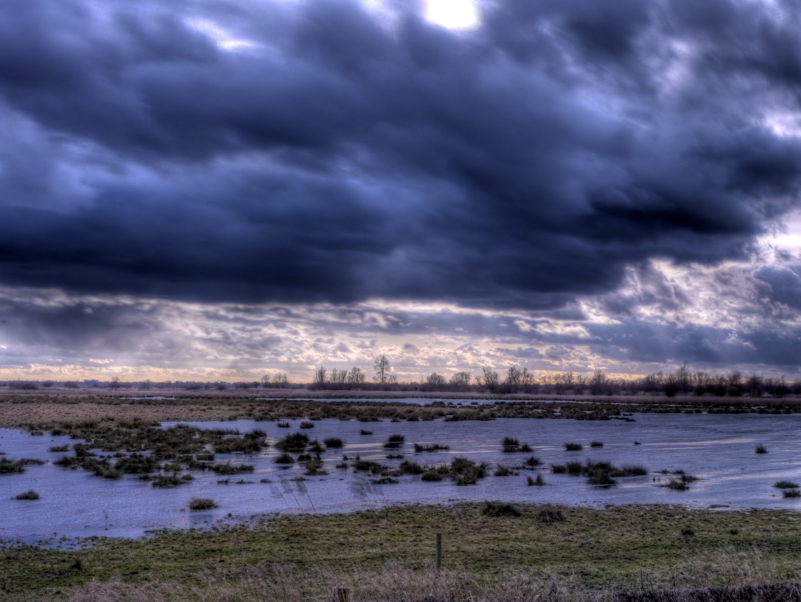 P1040933_4_5_6_7_8_9_tonemapped.jpg