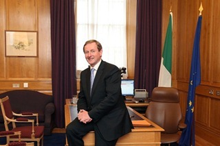 ENDA KENNY ARRIVES AT GOV BUILDINGS MX7