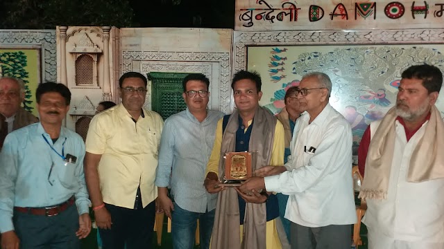  बुंदेली दमोह महोत्सव में कवि सम्मेलन ने श्रोताओं को किया मंत्रमुग्ध