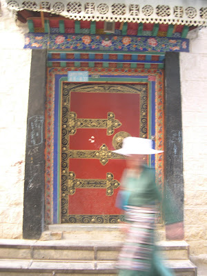 Lhasa: tipica porta tibetana