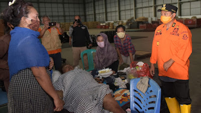 Pastikan Warga Dapat Penanganan Baik, Wagub Jabar Tinjau Banjir di Bekasi   