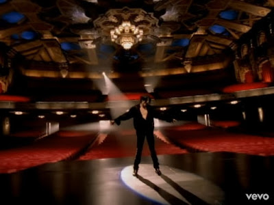  Legenda musik Pop ini mempunyai tempat tersendiri di hati penggemarnya Lirik You Are Not Alone - Michael Jackson, Lagu yang Penuh 