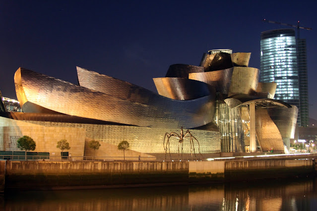 Museo Guggenheim di notte-Bilbao