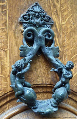 Door knockers are not very popular in our country. It is more practical to use the phone. But it also does a door knocker in such an original adaptation that is better seen as a design element. We found 24 interesting options.