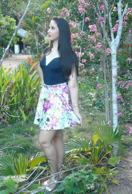 look-festa-saia-rodada-floral-sandália-gladiadora