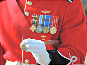 Detalles del Uniforme de Gala de un Soldado de la Ciudadela de Quebec