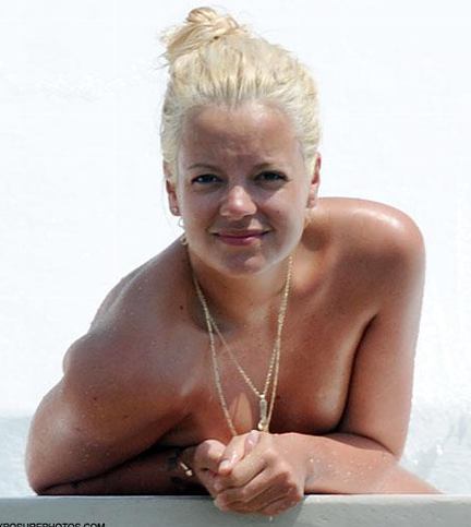 Celebrity Oops - Lily Allen Craves Male Attention