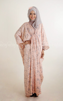 contoh baju pesta muslim glamour 2015, desain baju muslim pesta mewah terbaru, foto model busana pesta muslim glamour terbaik, gambar busana muslim mewah untuk ke pesta, baju pesta wanita muslimah mewah 2015