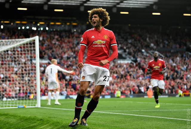 Marouane Fellaini extends Manchester United contract