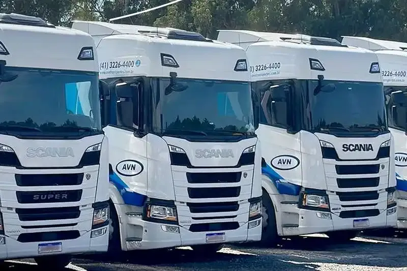 Frota de caminhões Scania SUPER da AVN Transportes