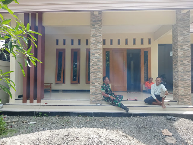 Komsos Dengan Ketua RT, Babinsa Eratkan Silahturahmi