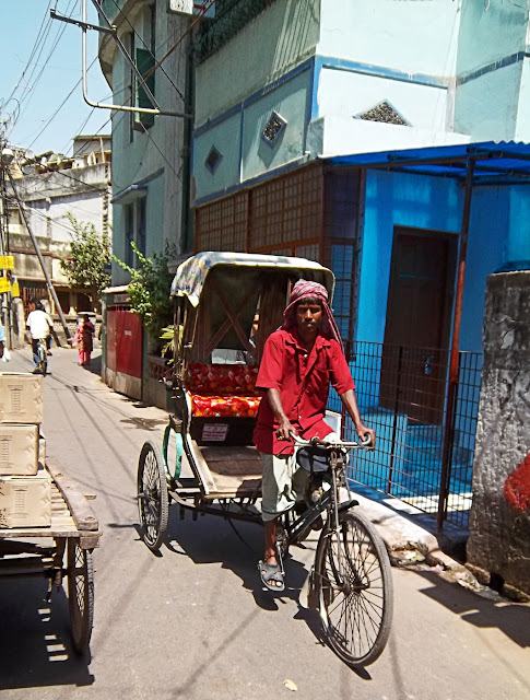 kolkata cycle rickshaw and driver