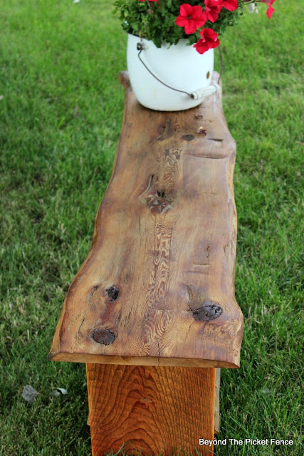 reclaimed wood, live edge, bench, make it, barn wood, beyond the picket fence,http://bec4-beyondthepicketfence.blogspot.com/2015/08/live-edge-reclaimed-wood-bench.html 