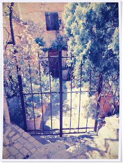 Tourrettes sur loup, Nice, ballade, médiéval, pierre, fontaine, grand mère