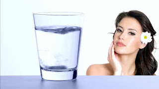 Menggunakan Air Minum untuk Meningkatkan Kecantikan Kulit Anda