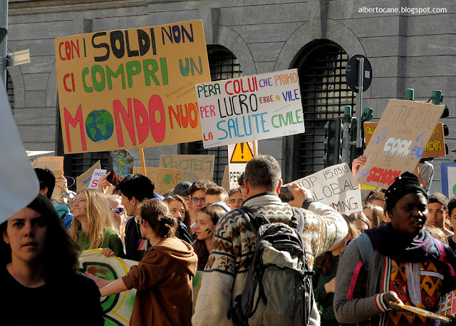 Milano, manifestazione contro il riscaldamentoglobale