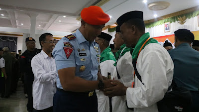 Danlanud Dominicus Dumatubun hadiri Pelepasan Jamaah calon Haji Kota Tual.