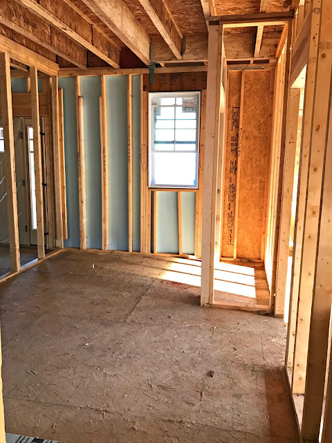 Larget mud room/laundry combo