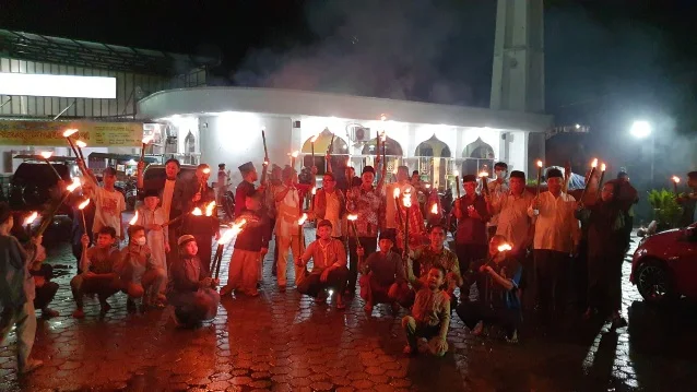 Semarak Takbir Idul Fitri 1443 H/2022, Aurduri Indah Gelar Pawai Obor Keliling