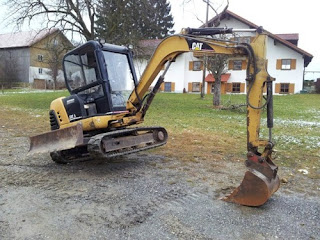 Caterpillar 302.5 digger