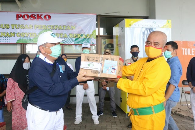 Sekretariat Presiden dan Buddha Tzu Chi Serahkan Bantuan Sembako Untuk Kota Bekasi