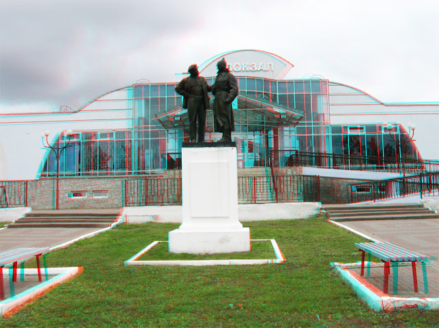 Entrance to the railway station anaglyph 3D