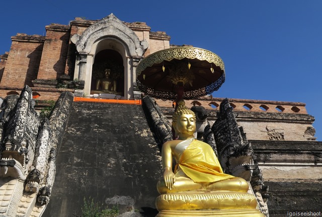 The great stupa at the middle of the Wat Chedi Luang temple complex 