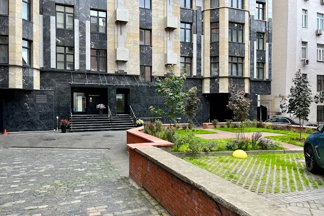 Нижний Кисельный переулок, Звонарский переулок, дворы, жилой комплекс Zvonarsky Deluxe (построен в 2019 году)