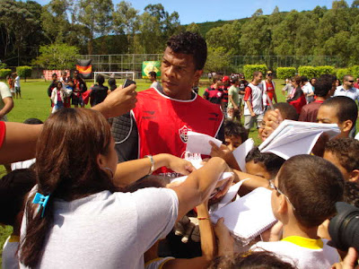 Torcida no treino do Barradão