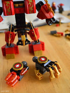 lego ninjago - the hand details... one for blasting and one for grabbing