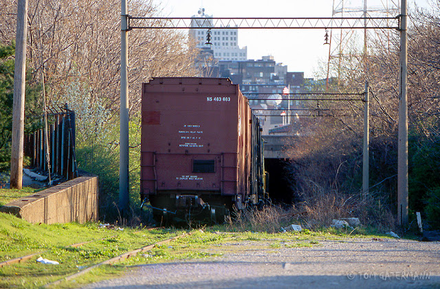 RSM newsprint train entering the old ITS subway tunnel.