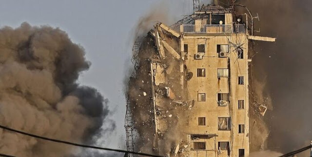 CAPTAN MOMENTO EN QUE ISRAEL DERRIBA OTRO EDIFICIO EN GAZA